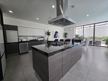 Casa en venta en fraccionamiento Valle Imperial