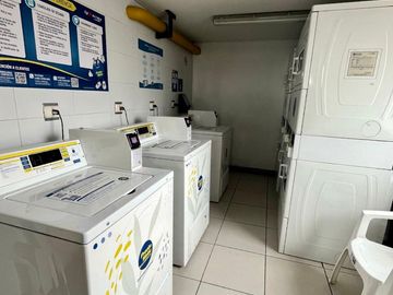 Se Vende Amplio 2d+estacion.+bodega. Metro Santa Isabel