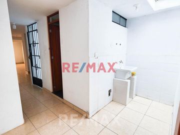 Venta De Departamento En 3Er Piso En El Agustino