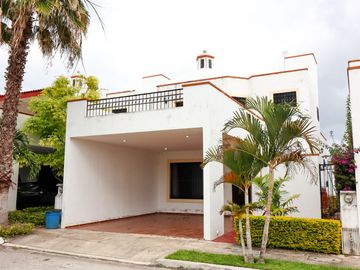Santa Fe Merida Casa En Venta 3 Habitaciones Y Alberca En Privada Ficus