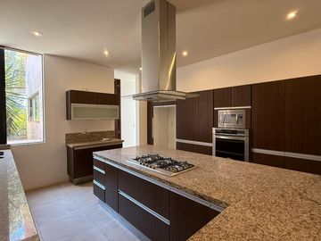 Bonita casa en venta en Altozano club de Golf zona plana