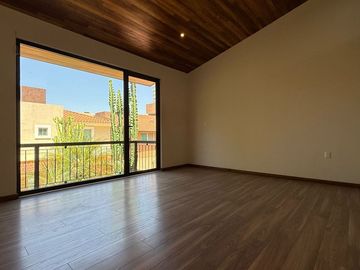 Bonita casa en venta en Altozano club de Golf zona plana
