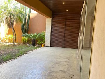 Bonita casa en venta en Altozano club de Golf zona plana