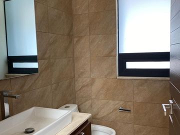Bonita casa en venta en Altozano club de Golf zona plana