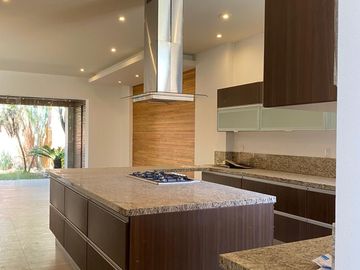Bonita casa en venta en Altozano club de Golf zona plana
