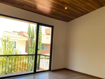 Bonita casa en venta en Altozano club de Golf zona plana