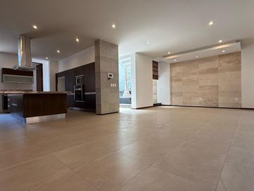 Bonita casa en venta en Altozano club de Golf zona plana
