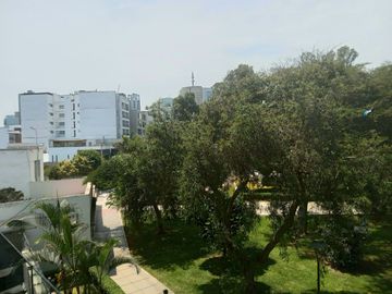 🌿 ¡Vive Frente Al Parque En El Corazón De San Isidro! 🌿