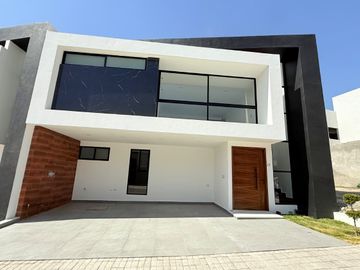 Casa en Venta en Parque Nayarith Lomas de Angelópolis San Andres Cholula Puebla