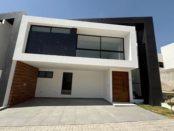 Casa en Venta en Parque Nayarith Lomas de Angelópolis San Andres Cholula Puebla