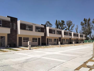 VENDO CASA EN FRACC. VILLAS DEL FRESNO, CUAUTITLAN CERCA AEROPUERTO