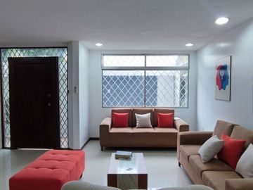 Casa remodelada en venta en el barrio Centenario - Sur de Guayaquil