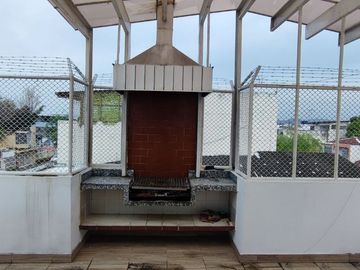 Casa remodelada en venta en el barrio Centenario - Sur de Guayaquil