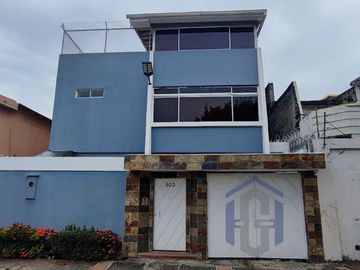 Casa remodelada en venta en el barrio Centenario - Sur de Guayaquil
