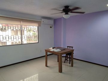 Casa remodelada en venta en el barrio Centenario - Sur de Guayaquil