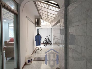 Casa remodelada en venta en el barrio Centenario - Sur de Guayaquil
