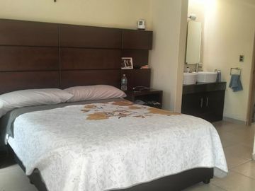VENDO CASA DE 2 NIVELES EN FRACC SITIO DEL SOL