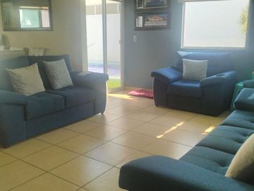 VENDO CASA DE 2 NIVELES EN FRACC SITIO DEL SOL