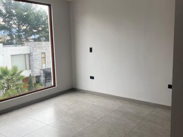 LINDA CASA POR ESTRENAR