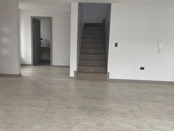 LINDA CASA POR ESTRENAR