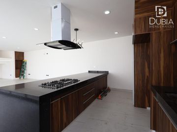 Casa NUEVA de 4 habitaciones en Fracc. Imperial de las Animas, zona Monte Magno