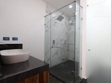 Casa NUEVA de 4 habitaciones en Fracc. Imperial de las Animas, zona Monte Magno