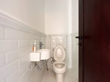 Dijual Rumah Di Pejaten Pasar Minggu Jakarta Selatan 4 Lantai +Rooftop, Swimming Pool, LIFT [AR149]