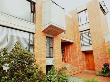 En Conjunto Cerrado !!!! Con terraza y Patio