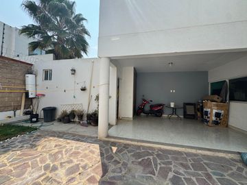 CASA EN VENTA EN JARDINES DE SANTA FE