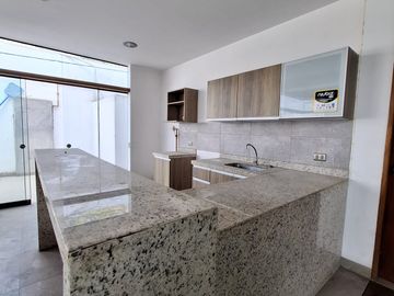 VENTA DE  LINDA CASA EN CARAPONGO-CHOSICA
