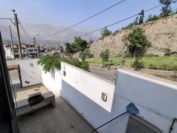 VENTA DE  LINDA CASA EN CARAPONGO-CHOSICA