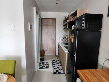 1 Bedroom Condo Unit for sale with Parking ideal for Airbnb and family Staycation