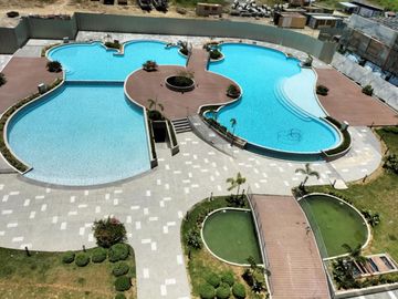 1 Bedroom Condo Unit for sale with Parking ideal for Airbnb and family Staycation