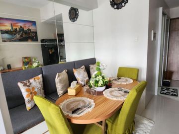 1 Bedroom Condo Unit for sale with Parking ideal for Airbnb and family Staycation