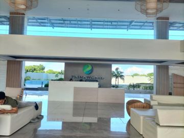 1 Bedroom Condo Unit for sale with Parking ideal for Airbnb and family Staycation