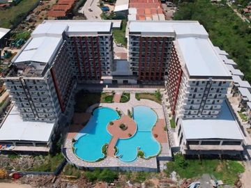 1 Bedroom Condo Unit for sale with Parking ideal for Airbnb and family Staycation
