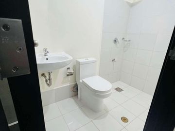 Brandnew 1 Bedroom unit for sale in Pasig near Ortigas CBD RFO Kasara Urban Resort Residences