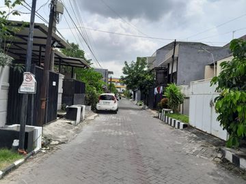Rumah Sutorejo Utara Siap Huni, baru renov