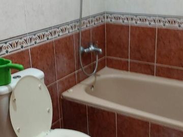 Rumah Sutorejo Utara Siap Huni, baru renov