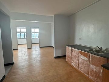 Pre-owned 2 Bedroom unit for sale in Pasig-Cainta near Eastwood Cambridge Village RFO Rent to own