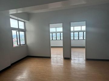 Pre-owned 2 Bedroom unit for sale in Pasig-Cainta near Eastwood Cambridge Village RFO Rent to own