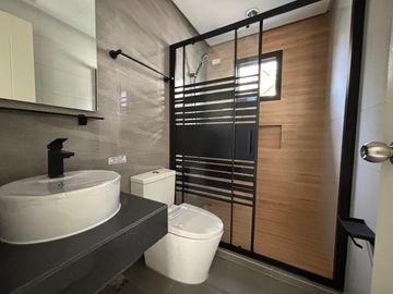 Single Attached House for Sale in Grand Parkplace Village, Imus, Cavite