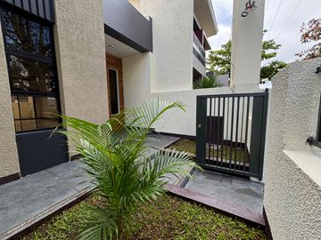 Single Attached House for Sale in Grand Parkplace Village, Imus, Cavite