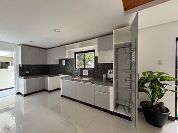 Single Attached House for Sale in Grand Parkplace Village, Imus, Cavite