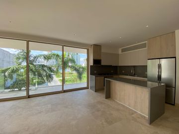 DEPARTAMENTO CON PRECIO DE OPORTUNIDAD EN LUJOSO DESARROLLO EN PUERTO CANCUN, DISEÑO ITALIANO