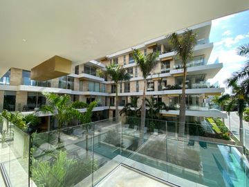 DEPARTAMENTO CON PRECIO DE OPORTUNIDAD EN LUJOSO DESARROLLO EN PUERTO CANCUN, DISEÑO ITALIANO