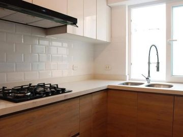 VENDO TRIPLEX ESTRENO DE 191M2 + 2 ESTACIONAMIENTOS EN URB. SANTA CRUZ / MIRAFLORES