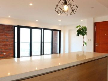 VENDO TRIPLEX ESTRENO DE 191M2 + 2 ESTACIONAMIENTOS EN URB. SANTA CRUZ / MIRAFLORES
