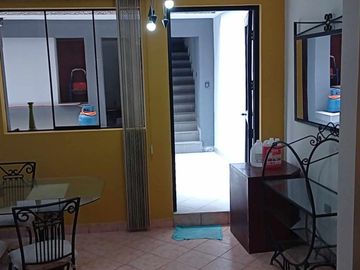 VENDO CASA FRENTE A PARQUE en San Juan de Miraflores