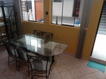 VENDO CASA FRENTE A PARQUE en San Juan de Miraflores